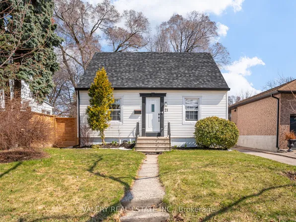 21 Avon Park Dr, Toronto, ON M8Z 3X4