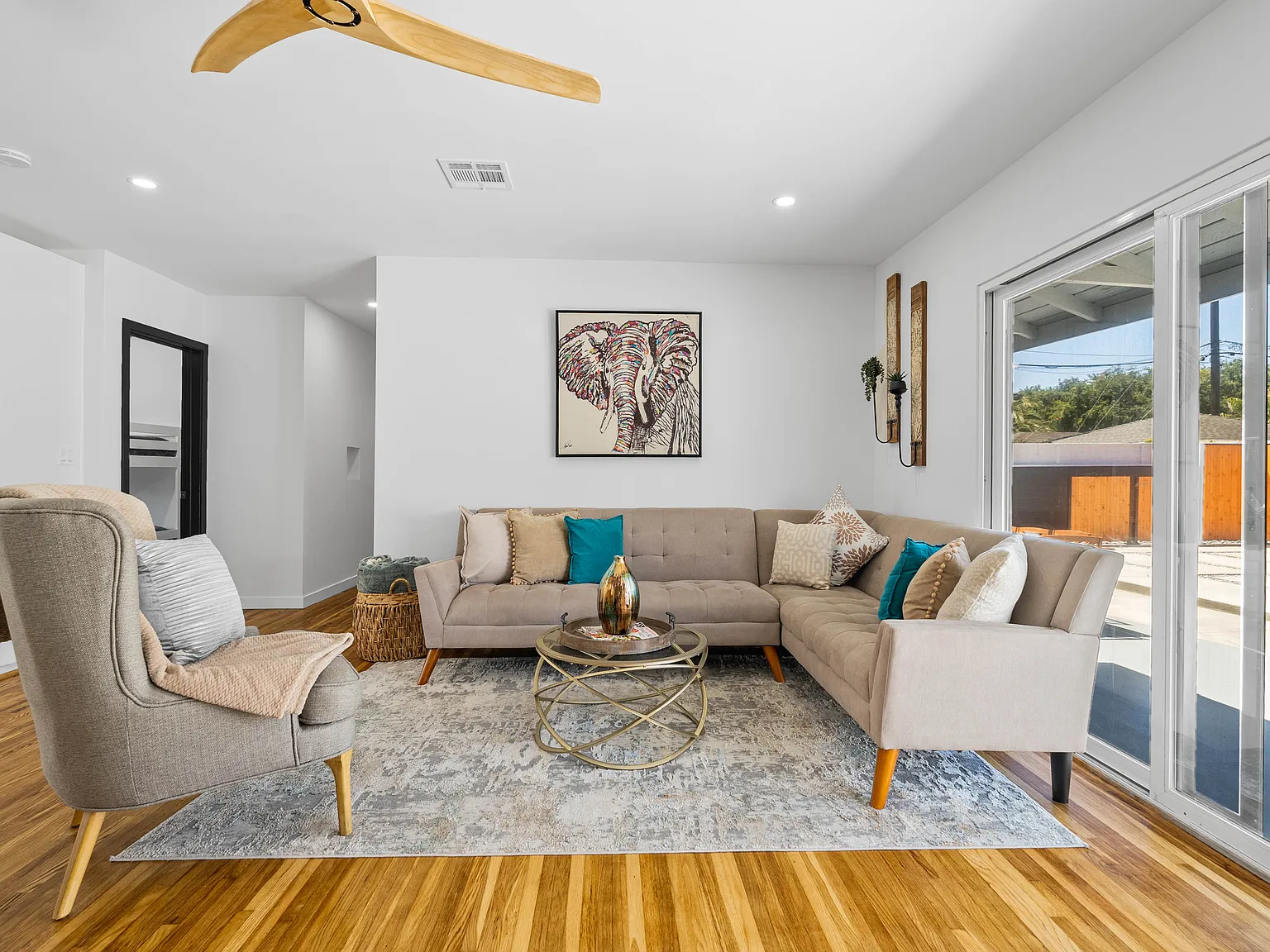 3 bed, 1093 sqft, $5,500 — Photo 4