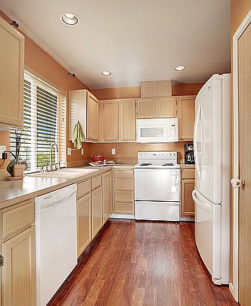 5th image of 2930 56th Ave NE