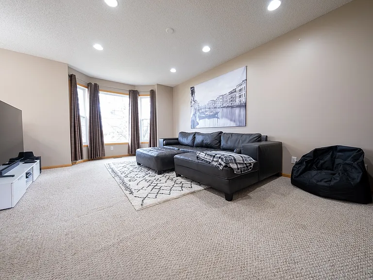 710 Village Pkwy — Photo 9
