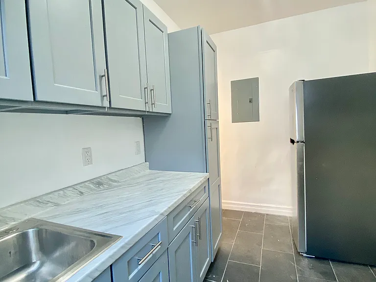295 Parkside Ave #3C — Photo 1