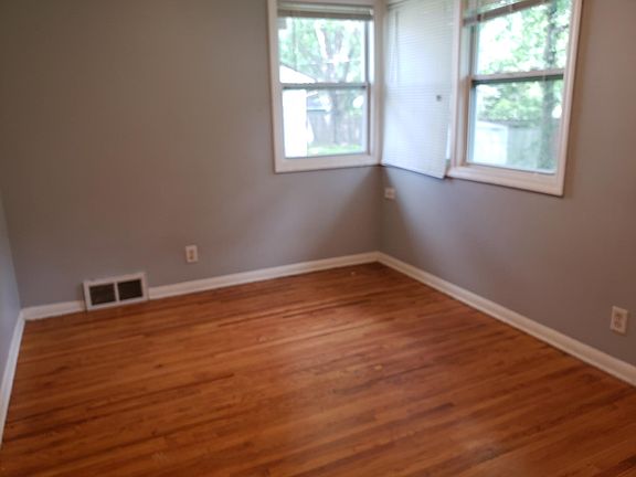 5th image of 4814 Idaho Ave N