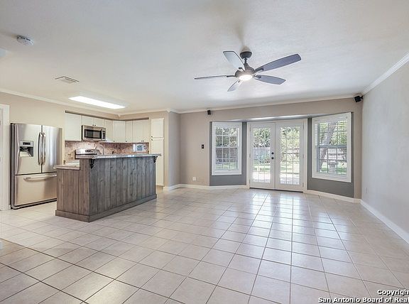 3rd image of 315 Pinewood Ln