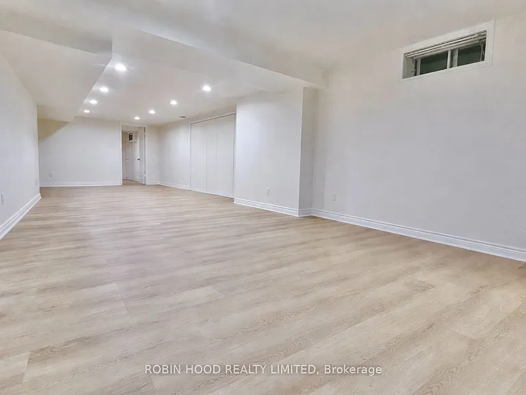 2 Lytton Blvd #BASEMENT — Photo 3