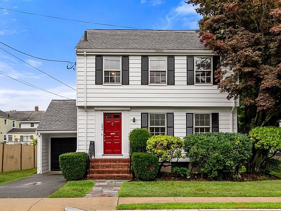 2nd image of 204 Thacher St