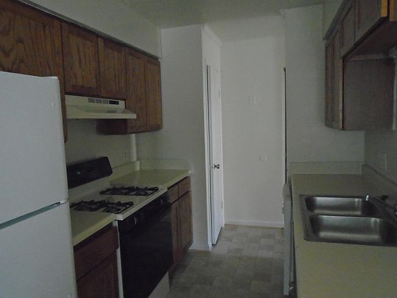 3rd image of 767 Goodard Dr