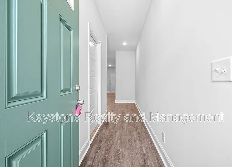 750 Tracy Lane — Photo 2