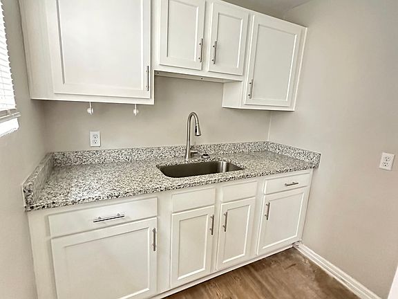 3rd image of 1423 Cherry St #1423