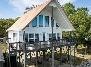 466 Lagoon Ln, Decaturville, TN 38329