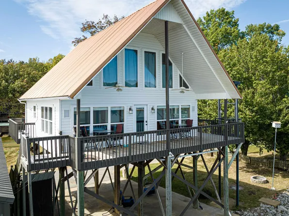 466 Lagoon Ln, Decaturville, TN 38329