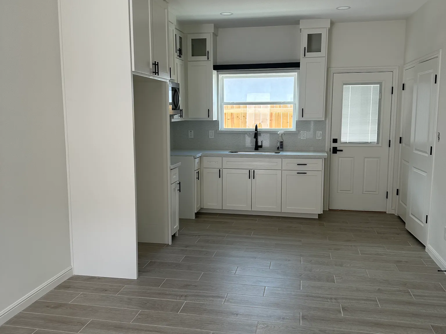 3 bed, 1064 sqft, $1,300 — Photo 3