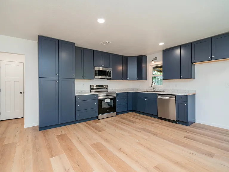 607 N Pacific St — Photo 6