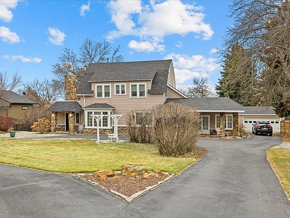 2nd image of 810 Rimrock Rd