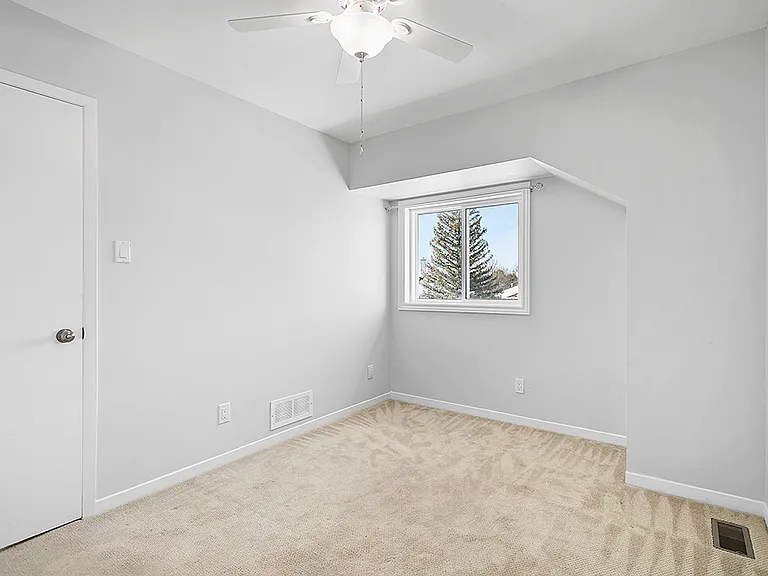 1576 Thurlow St — Photo 21