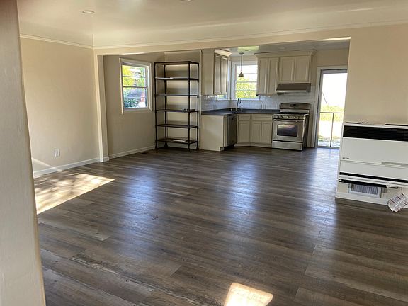 4th image of 220 Scenic Dr