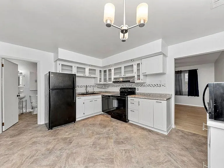 11 Lawndale Ave — Photo 3
