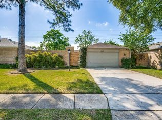 2463 Blackridge Rd, Houston, TX 77067