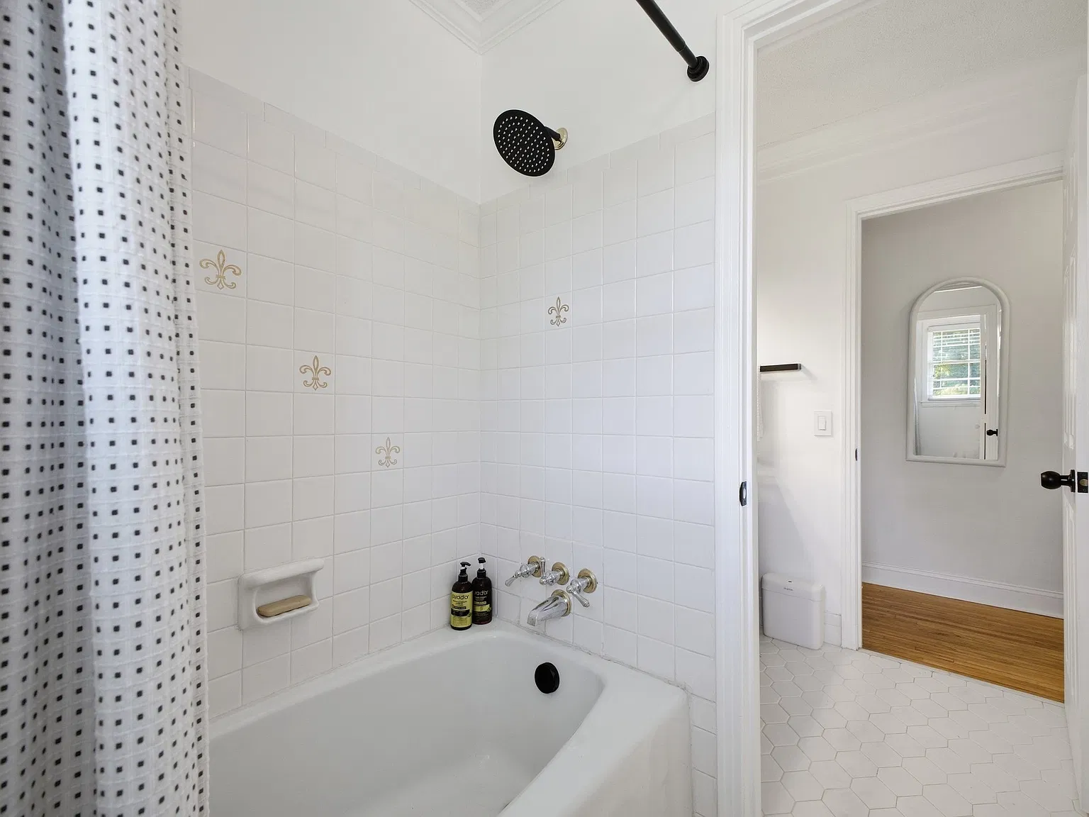 3 bed, 2126 sqft, $3,600 — Photo 4