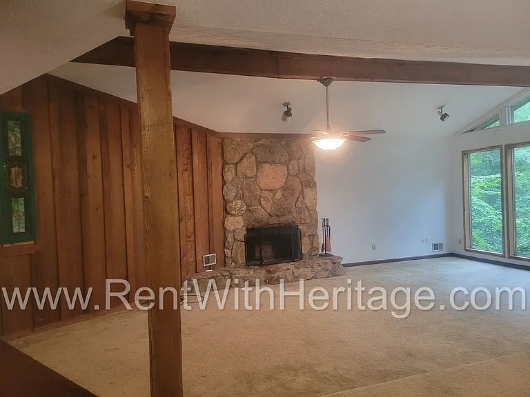 1050 Flamingo Dr — Photo 9