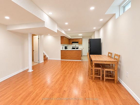 3rd image of 17 Ferncliffe Cres #Basement