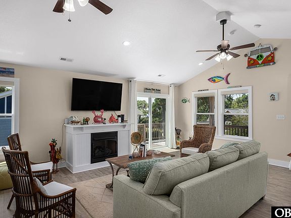 5th image of 836 Rosewood Ct