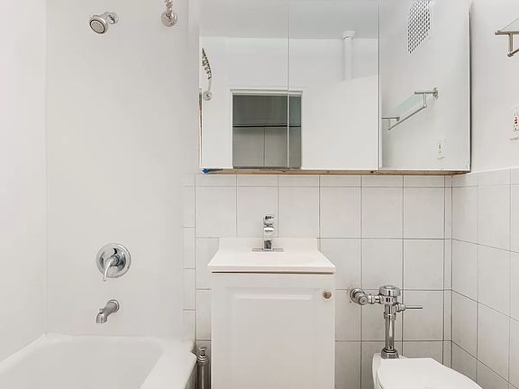 4th image of 435 E 85th St APT 3P