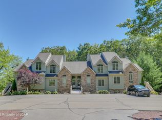 46 Mountainwoods Dr, Lake Harmony, PA 18624