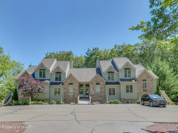 46 Mountainwoods Dr, Lake Harmony, PA 18624