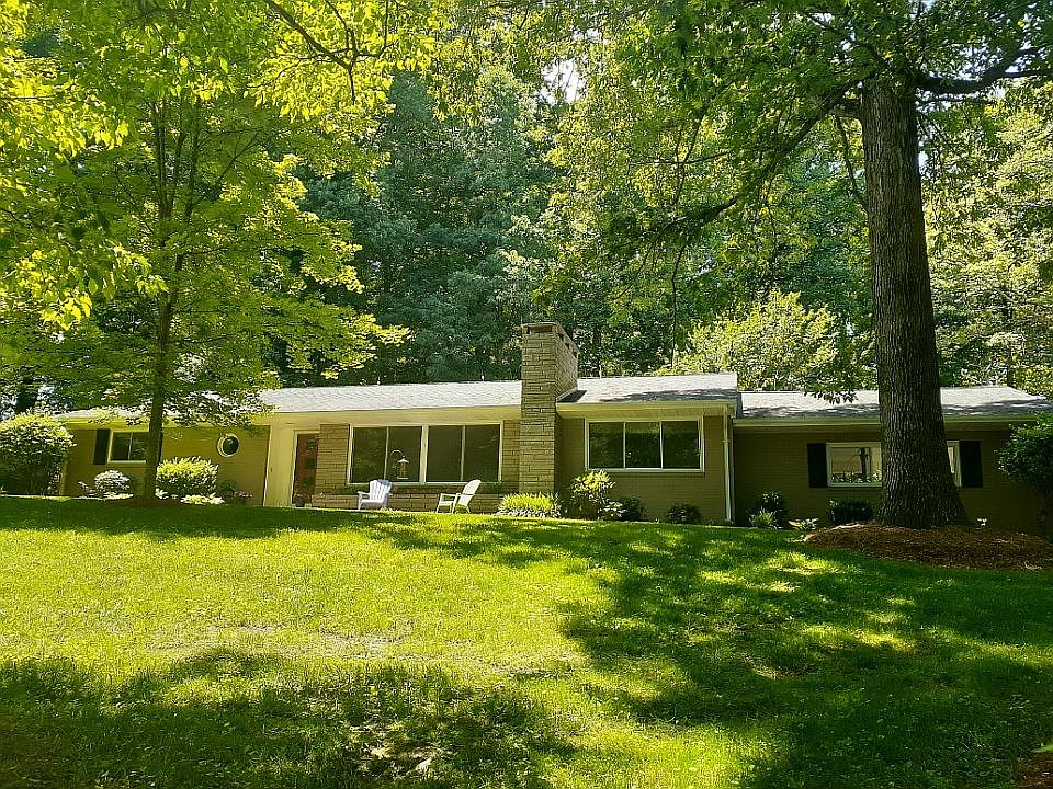 Brick ranch. Front view.