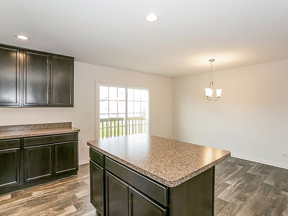 4th image of 894 Heartland Park Ln