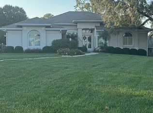 3204 Harbor View Dr, Saint Joseph, MO 64506