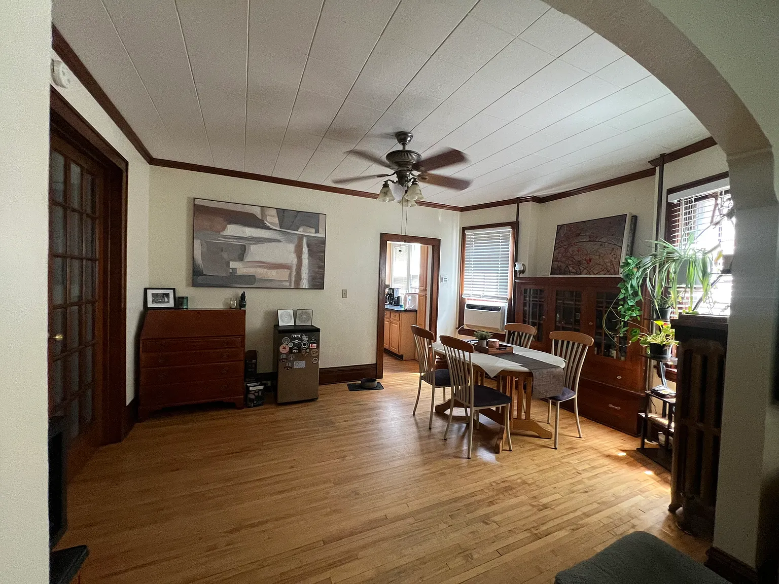 2 bed, 1200 sqft, $2,400 — Photo 4