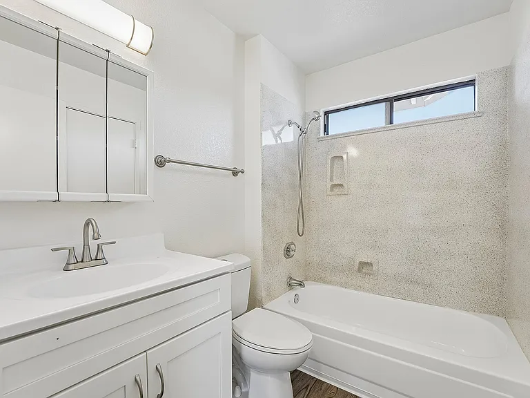 38-web-or-mls-403-425 Junction Ave 109A-S1807-034