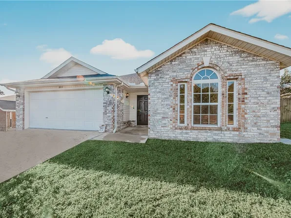 1071 Bliss St, Bentonville, AR 72719