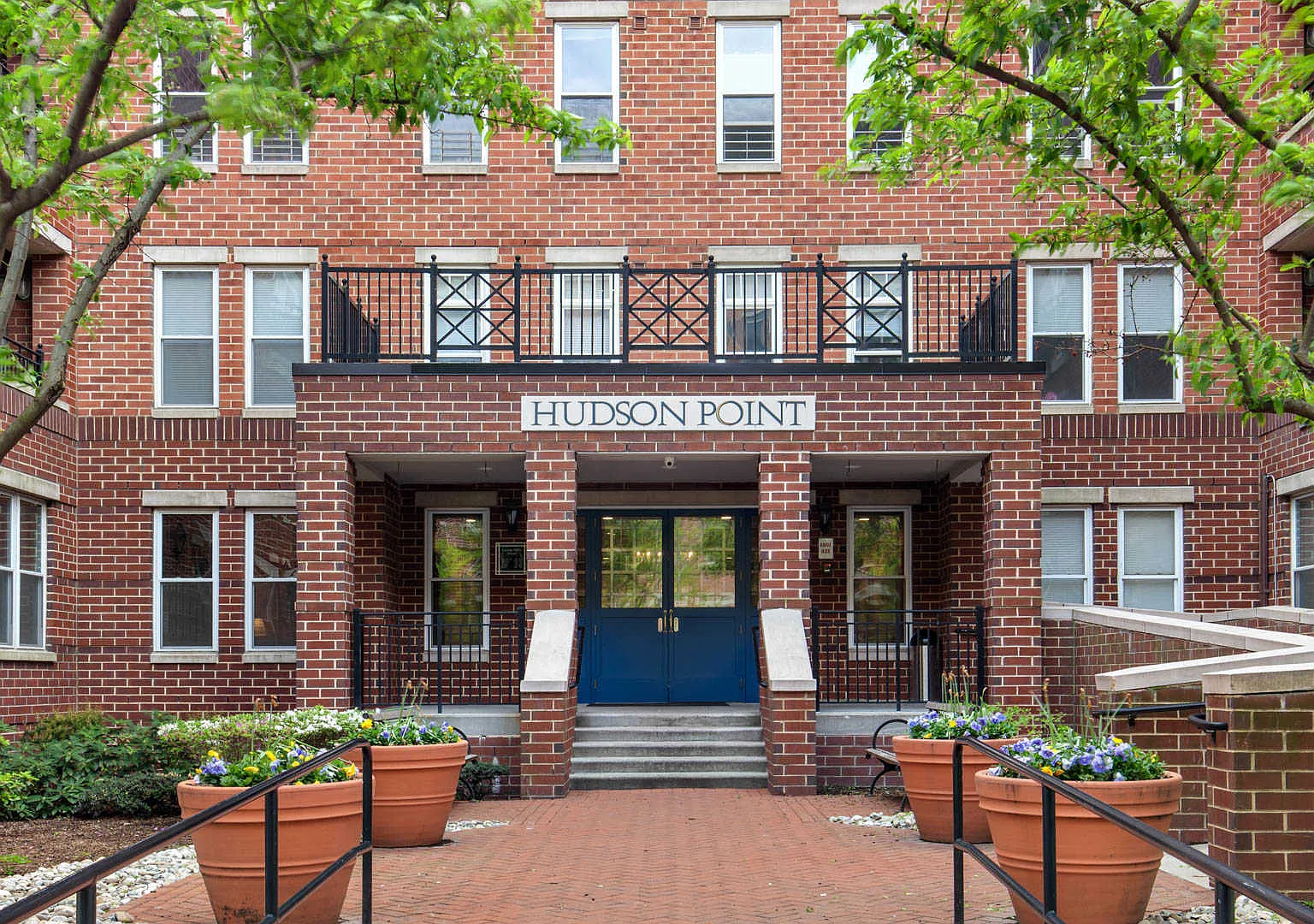 Hudson Point — Photo 1
