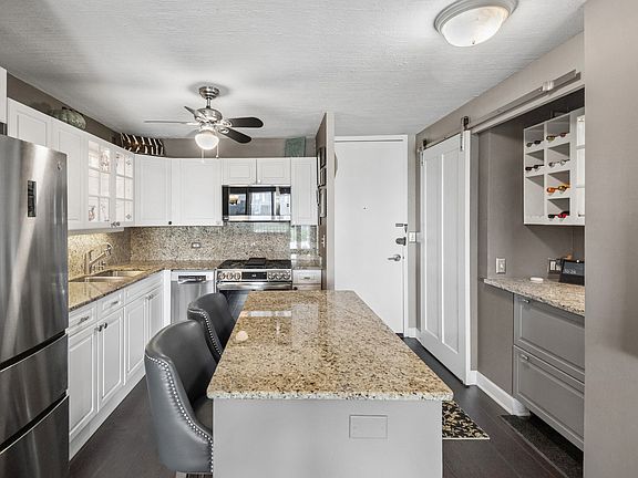 4th image of 1960 N Lincoln Park West Ave #1206