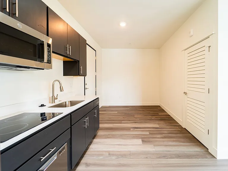 Janie Apartments — Photo 41