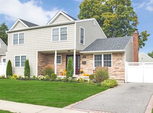 15 Martin Rd S, Bethpage, NY 11714