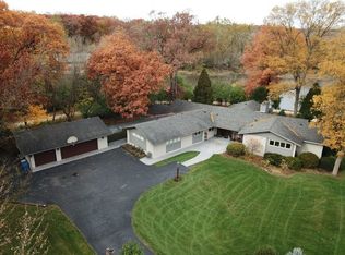 8 Robin Hood Rnch, Oak Brook, IL 60523