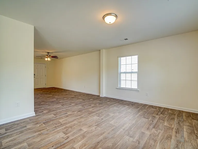 584 Craftsman Ln — Photo 9