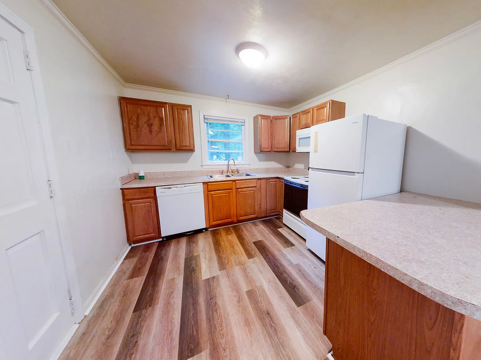 5 bed, 1260 sqft, $2,550 — Photo 4