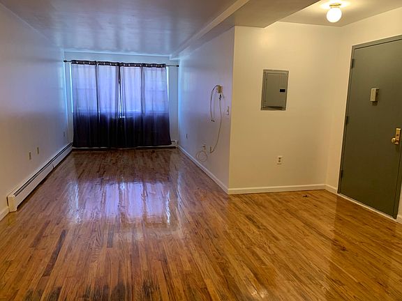 3rd image of 825 E 217th St APT 1
