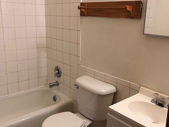 4th image of 1832 Rawson Ave APT 12