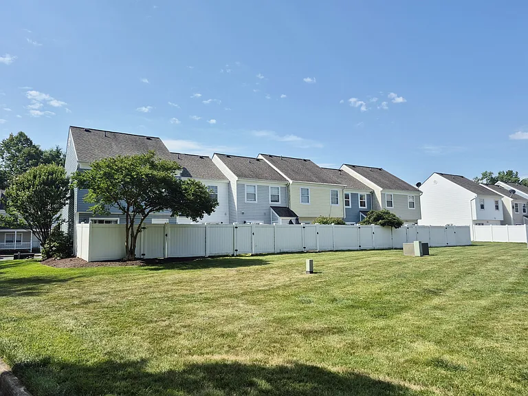 309 Surry Ln — Photo 20