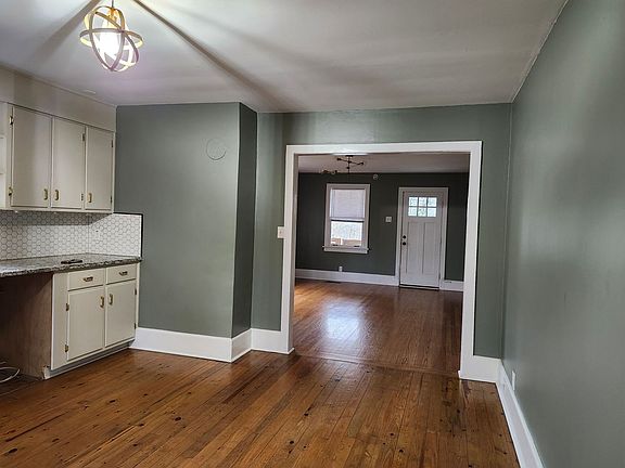 4th image of 430 Warren St