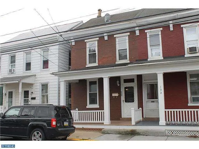 130 W Franklin St photo 1