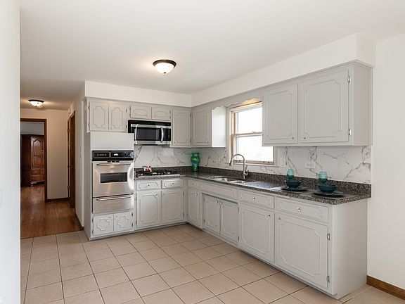 4th image of 524 Marquette Ave