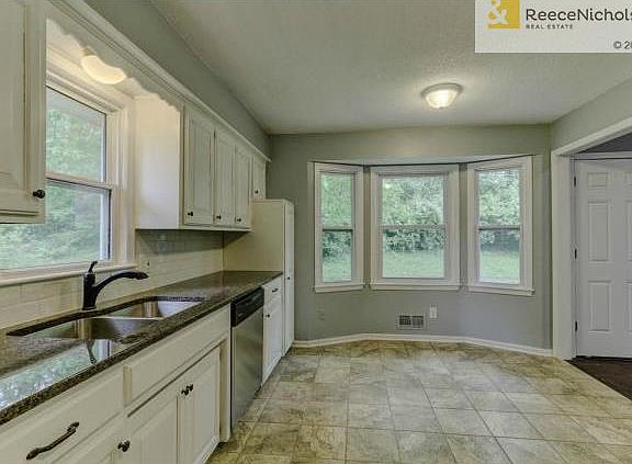 4th image of 6720 Lakeshore Dr