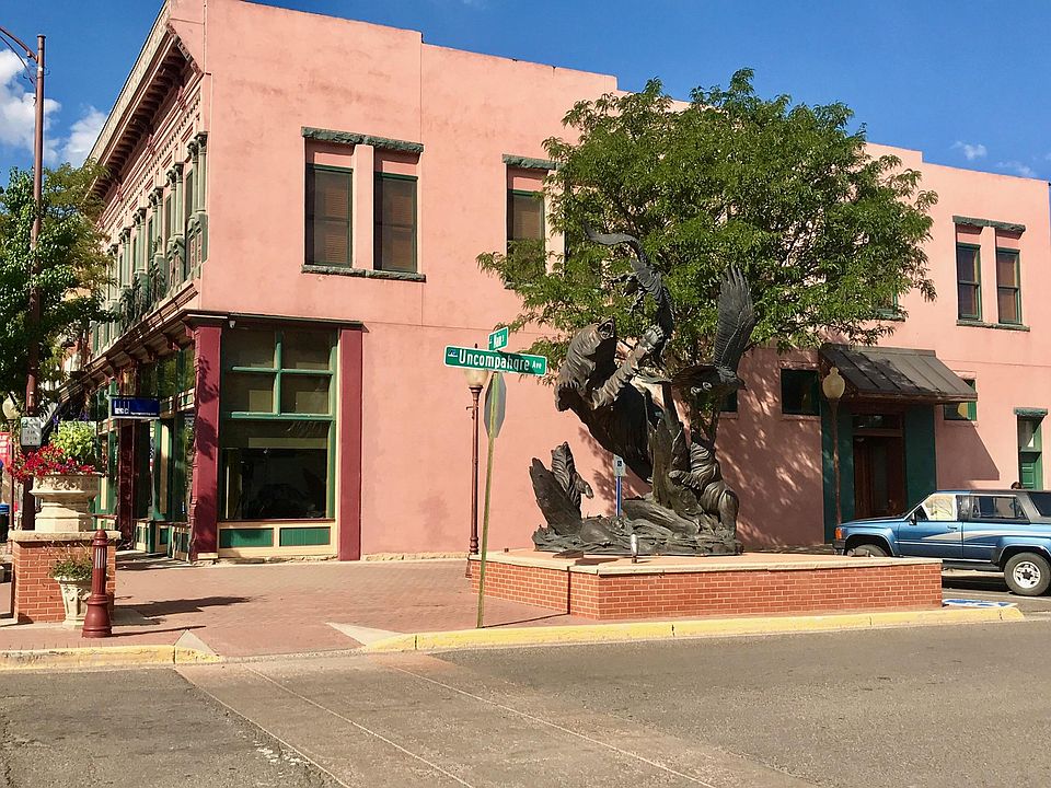 Mainstreet location, close to all downtown amenities. Apt 1 is the corner, large windows facing south and east