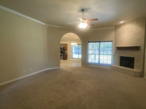 3rd image of 1206 Chaucer Ln